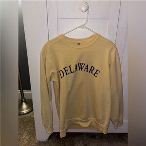 Comfort Colors University of Delaware Yellow Crewneck Sweatshirt – Women’s Small